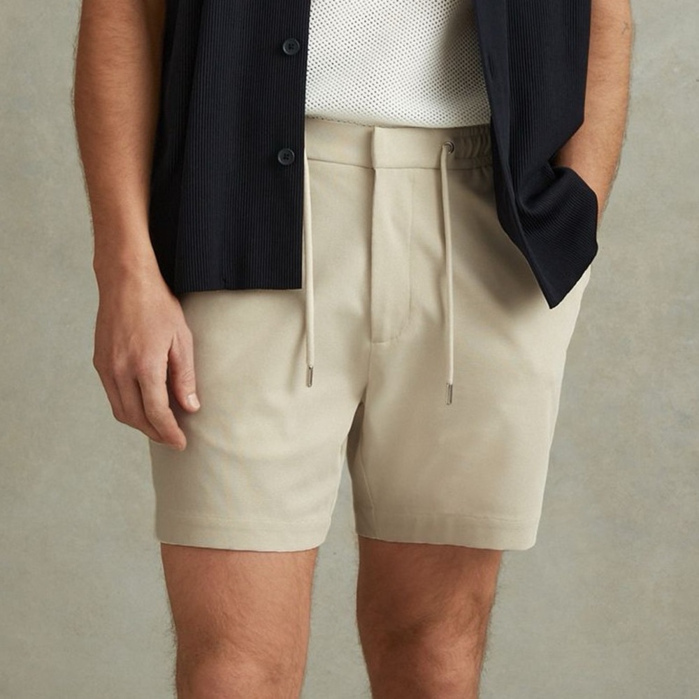 REISS NEWMARK
TEXTURED DRAWSTRING SHORTS IN STONE
